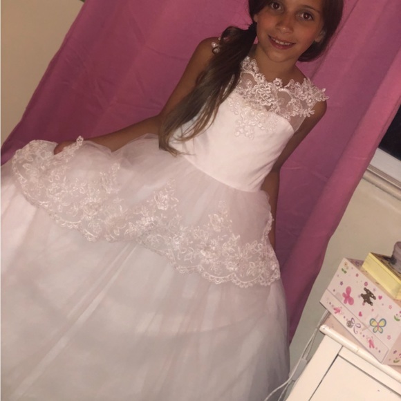 Flower girl dress with lovely lace and petticoat  7/8 - Picture 1 of 9